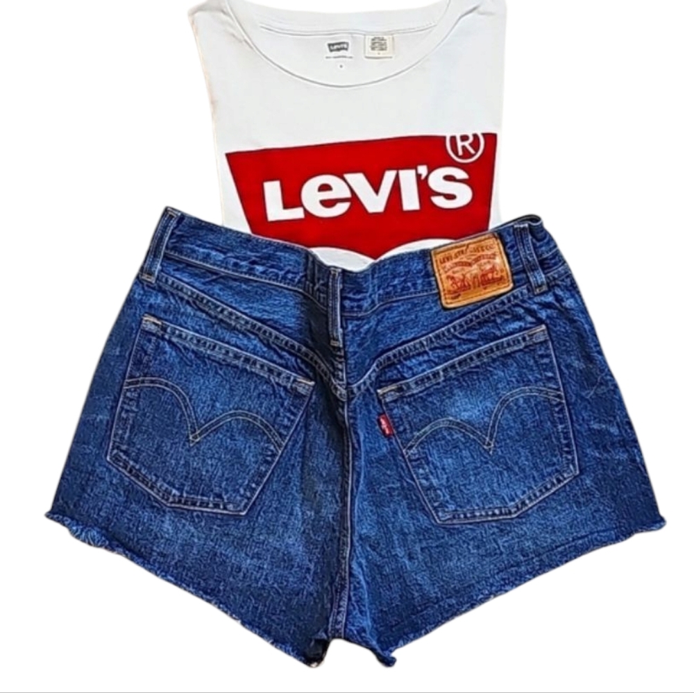 501 Levi Strauss High-Rise Button Fly Jean Shorts. Women's Size: W32x02L.